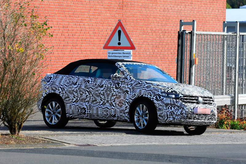 Namn:  6c30932a-2020-vw-t-roc-cabriolet-spy-shots-1.jpg
Visningar: 886
Storlek:  114.5 KB