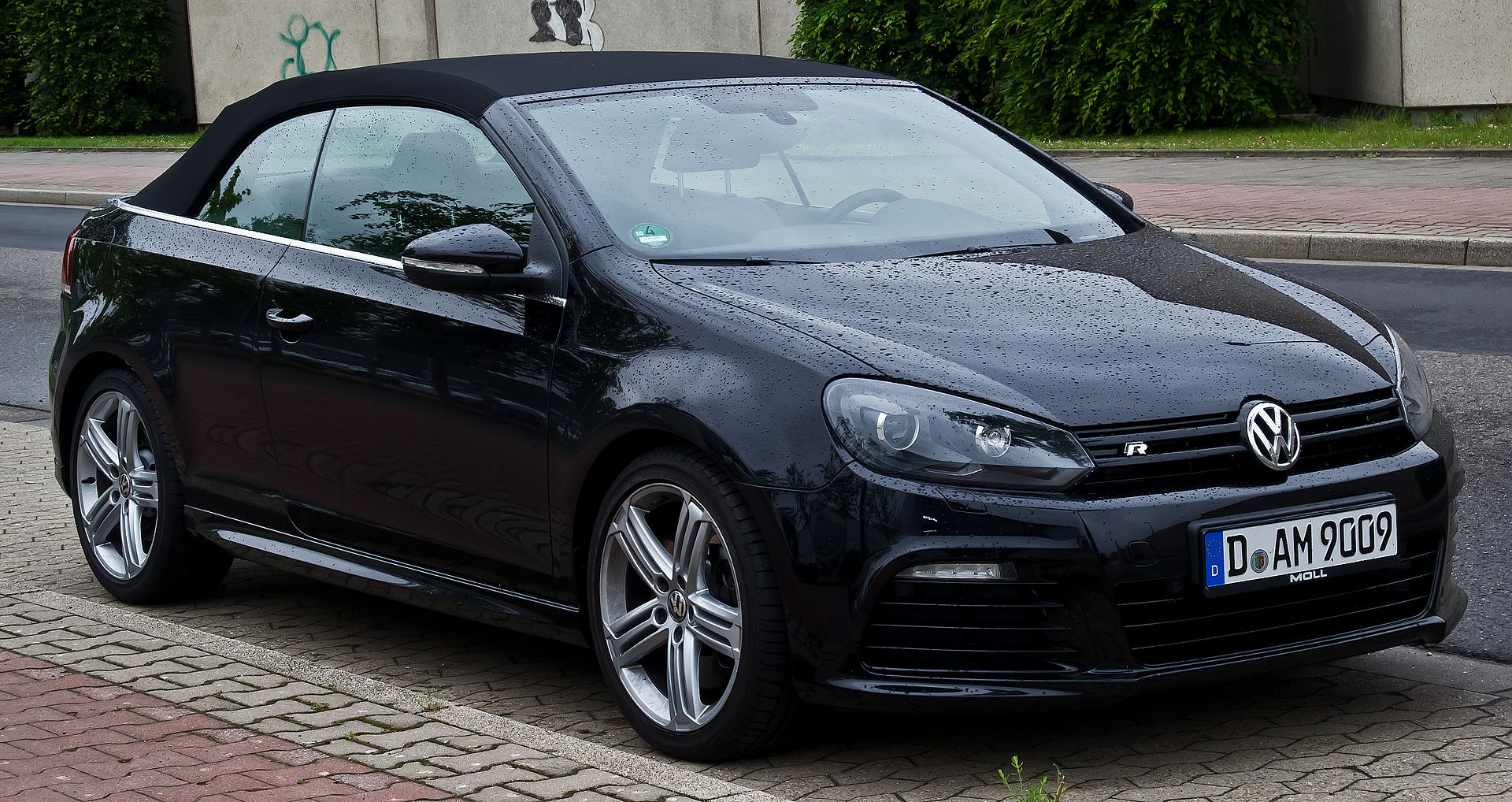 Namn:  VW_Golf_R_Cabriolet_(VI)__Frontansicht,_29._Mai_2014,_Dsseldorf.jpg
Visningar: 2488
Storlek:  537.4 KB
