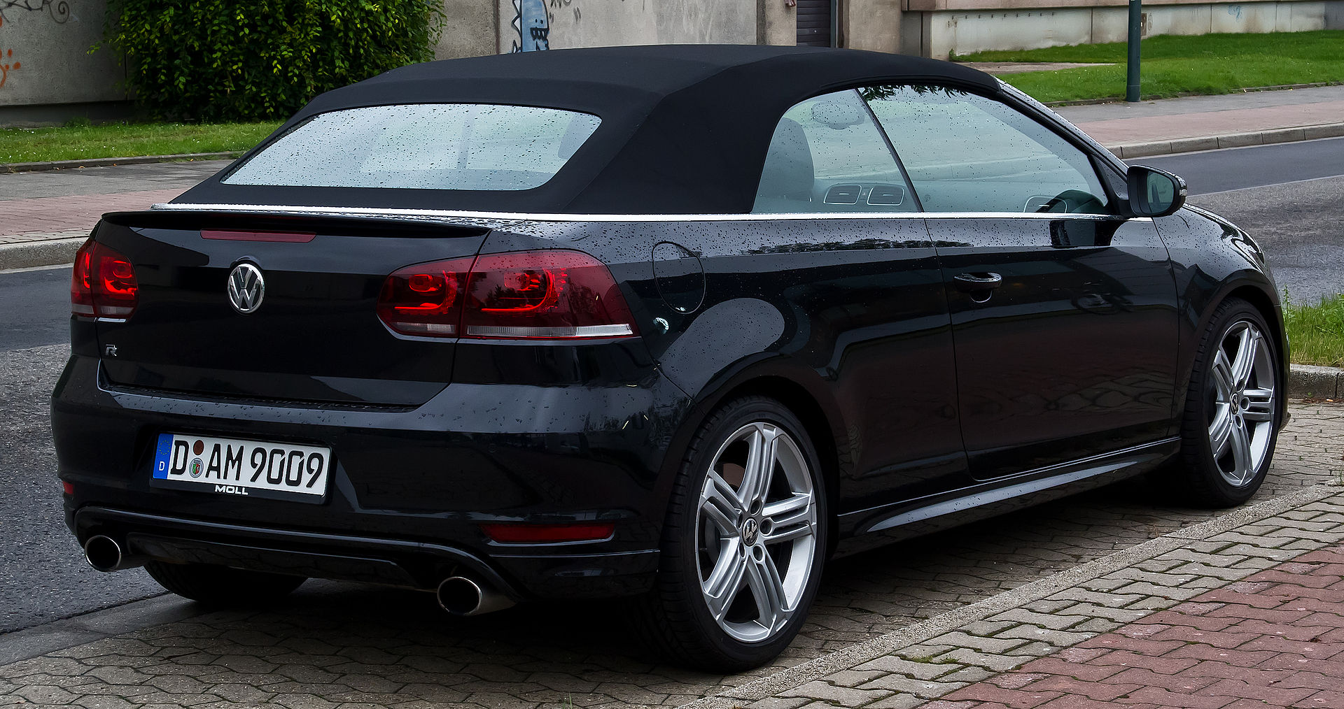 Namn:  VW_Golf_R_Cabriolet_(VI)__Heckansicht,_29._Mai_2014,_Dsseldorf.jpg
Visningar: 2479
Storlek:  456.4 KB