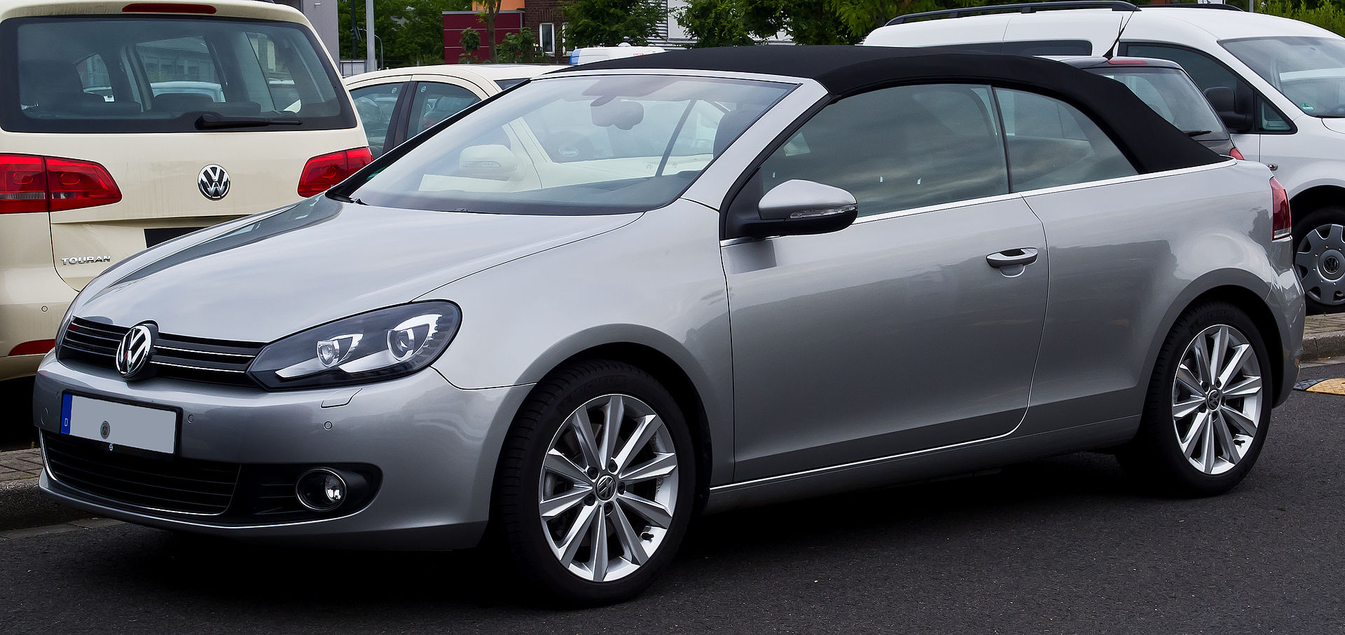 Namn:  VW_Golf_Cabriolet_1.4_TSI_Exclusive_(VI)__Frontansicht,_20._Juni_2014,_Dsseldorf.jpg
Visningar: 2423
Storlek:  303.2 KB