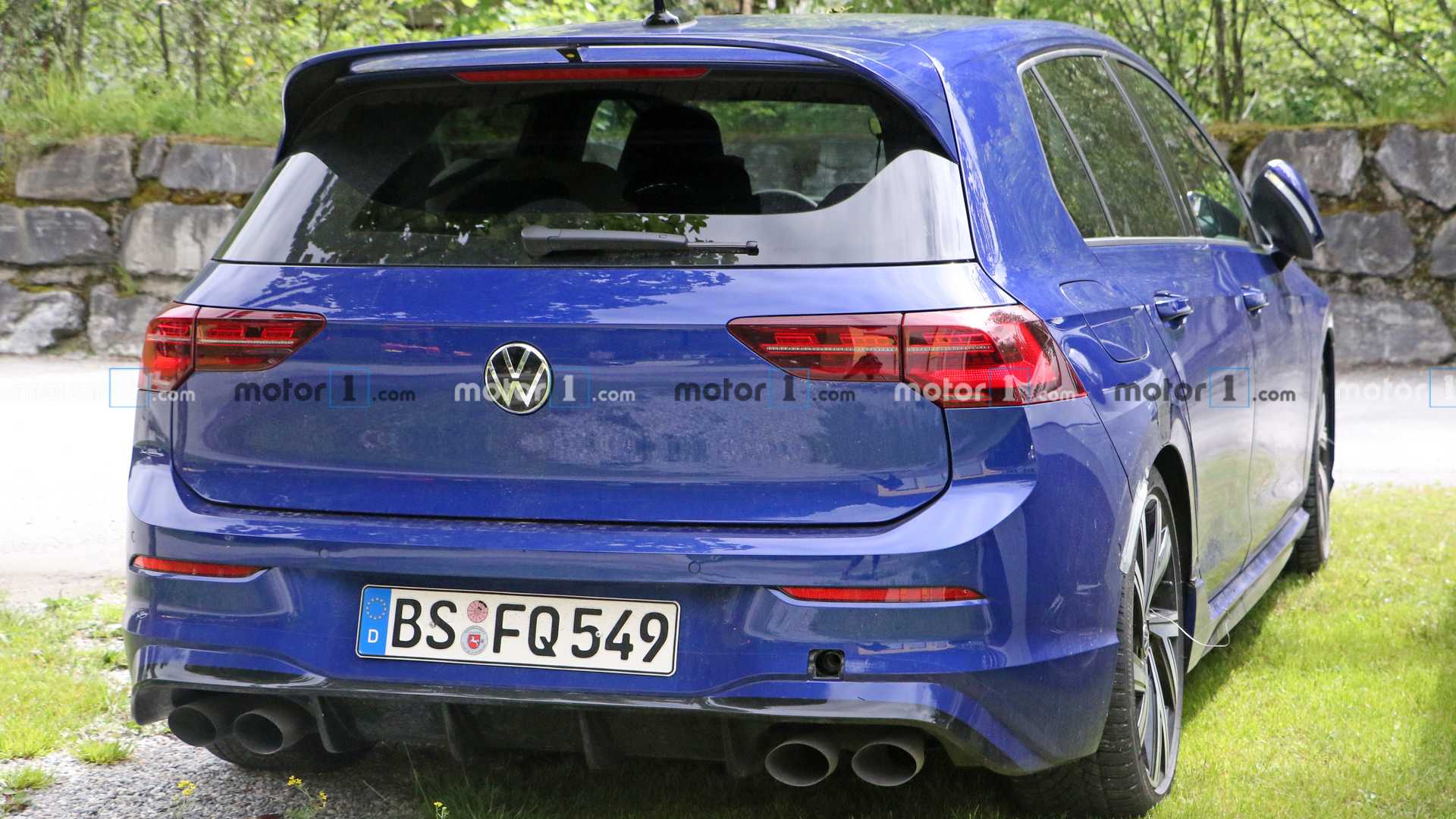 Namn:  volkswagen-golf-r-spy-shots.jpg
Visningar: 1173
Storlek:  192.5 KB