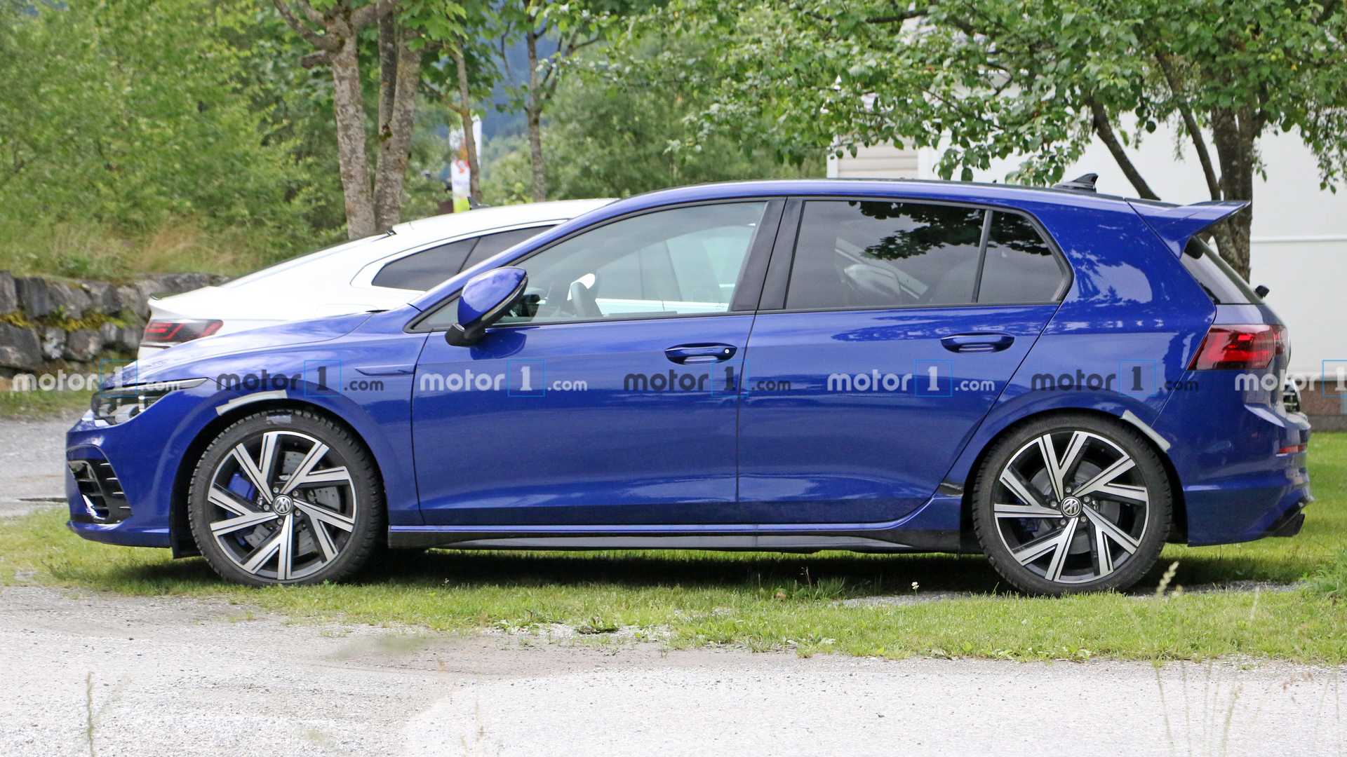 Namn:  volkswagen-golf-r-spy-shots.jpg
Visningar: 2694
Storlek:  218.5 KB