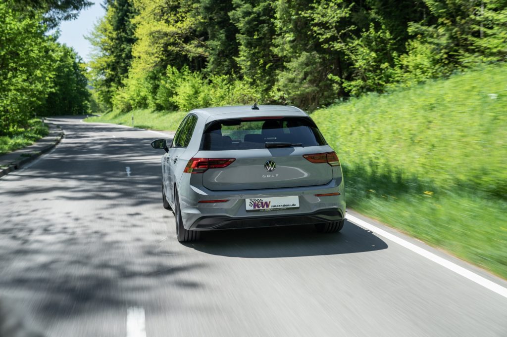 Namn:  low_VW_Golf_8_KW_Variante_3_Fahraufnahme_05-1024x682.jpg
Visningar: 1859
Storlek:  128.6 KB
