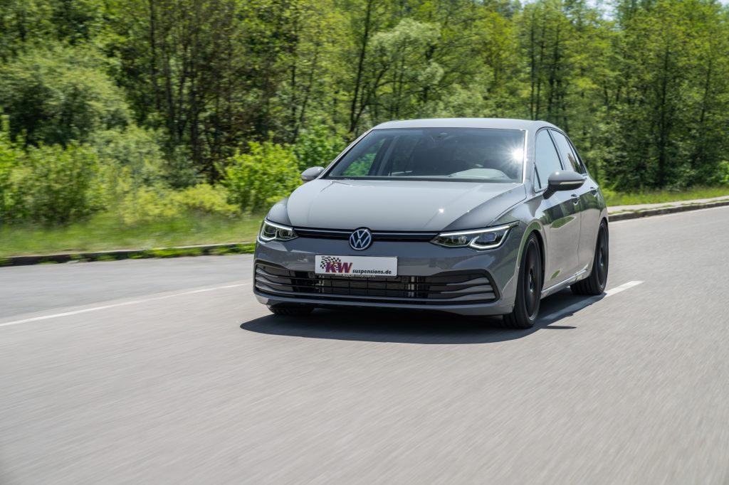 Namn:  low_VW_Golf_8_KW_Variante_3_Fahraufnahme_02-1024x682.jpg
Visningar: 1854
Storlek:  111.1 KB