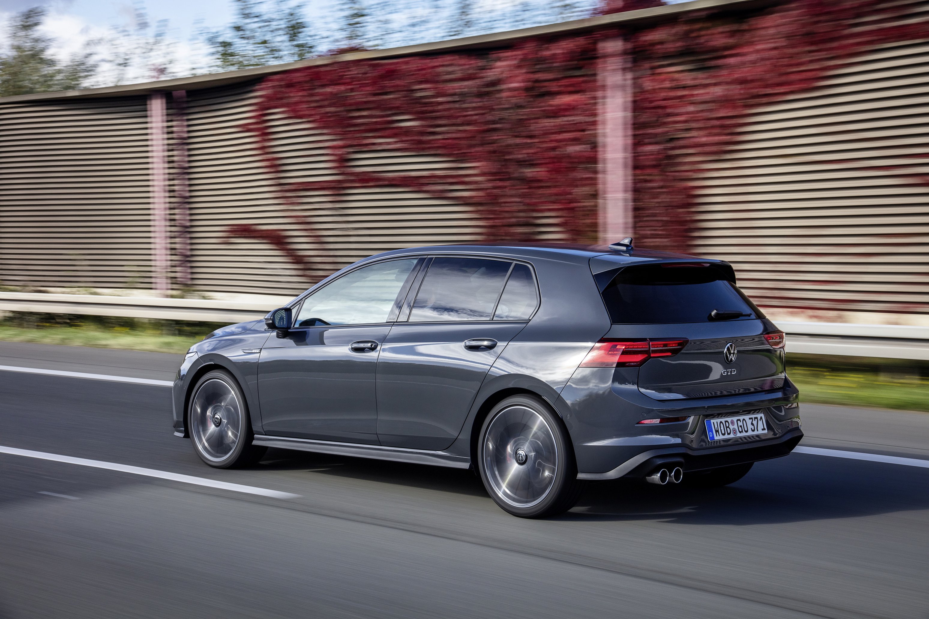 Namn:  DB2020AU01690_large_GTD4.jpg
Visningar: 6220
Storlek:  977.9 KB