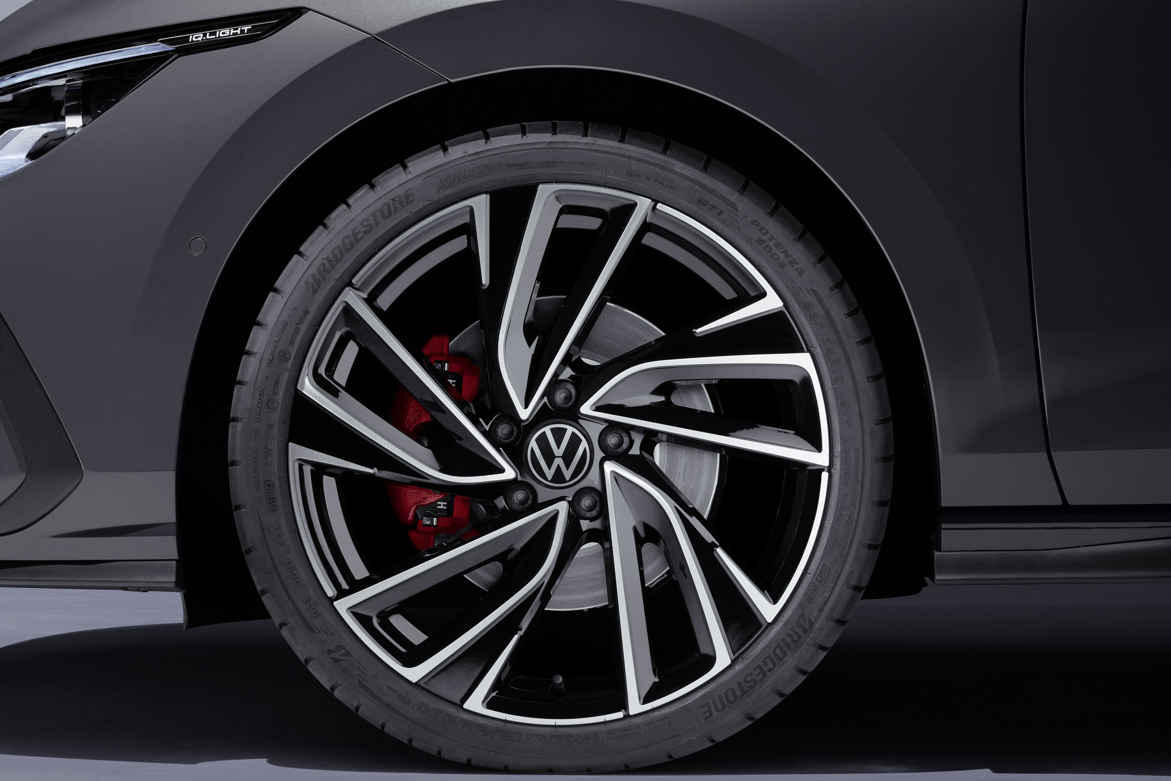 Namn:  DB2020AU00135_large_GTD6.jpg
Visningar: 6121
Storlek:  985.6 KB