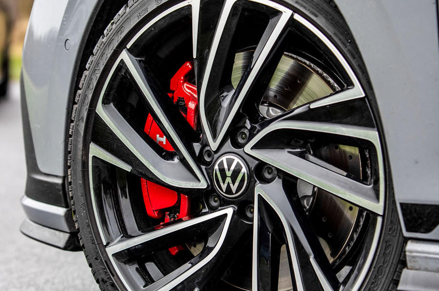 Namn:  5-volkswagen-golf-gti-clubsport-2020-first-drive-review-brake-calipers.jpg
Visningar: 4350
Storlek:  130.6 KB
