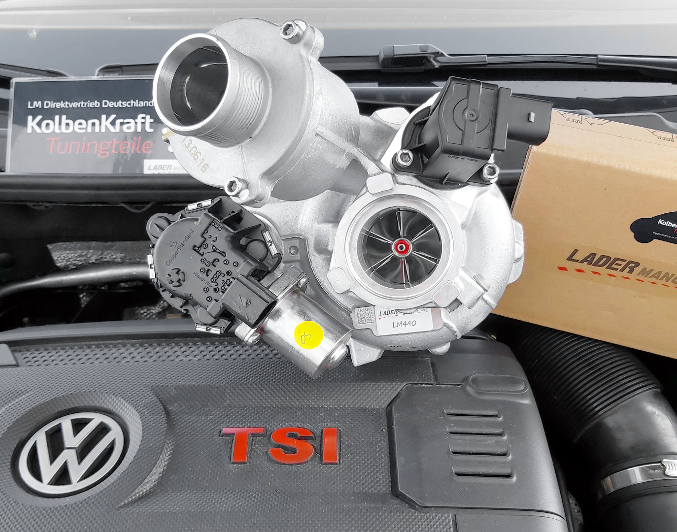 Namn:  LM440 IS20 Turbo VW Golf GTI 7 MK7 MK7.5 VII Upgradelader Turbocharger KolbenKraft Upgrade hybri.jpg
Visningar: 1132
Storlek:  320.3 KB