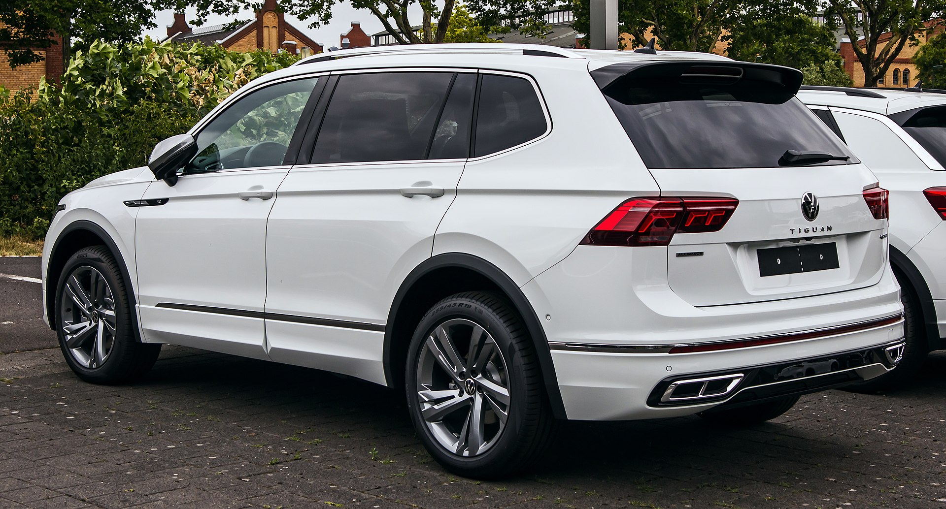 Namn:  VW_Tiguan_Allspace_R-Line_2.0_TDI_4Motion_(II,_Facelift)__h_10072022.jpg
Visningar: 215
Storlek:  487.2 KB