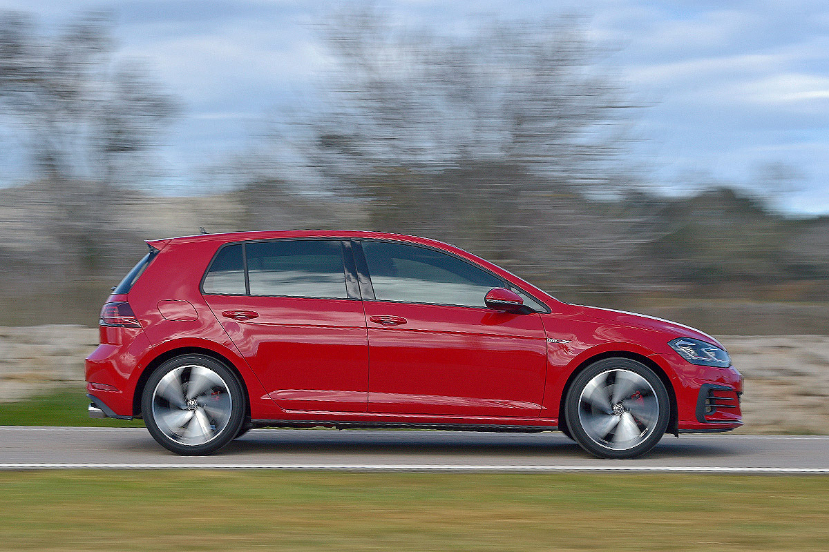 Namn:  vw-golf-7-facelift-fahren-Golf-GTI-2.jpg
Visningar: 1640
Storlek:  313.6 KB