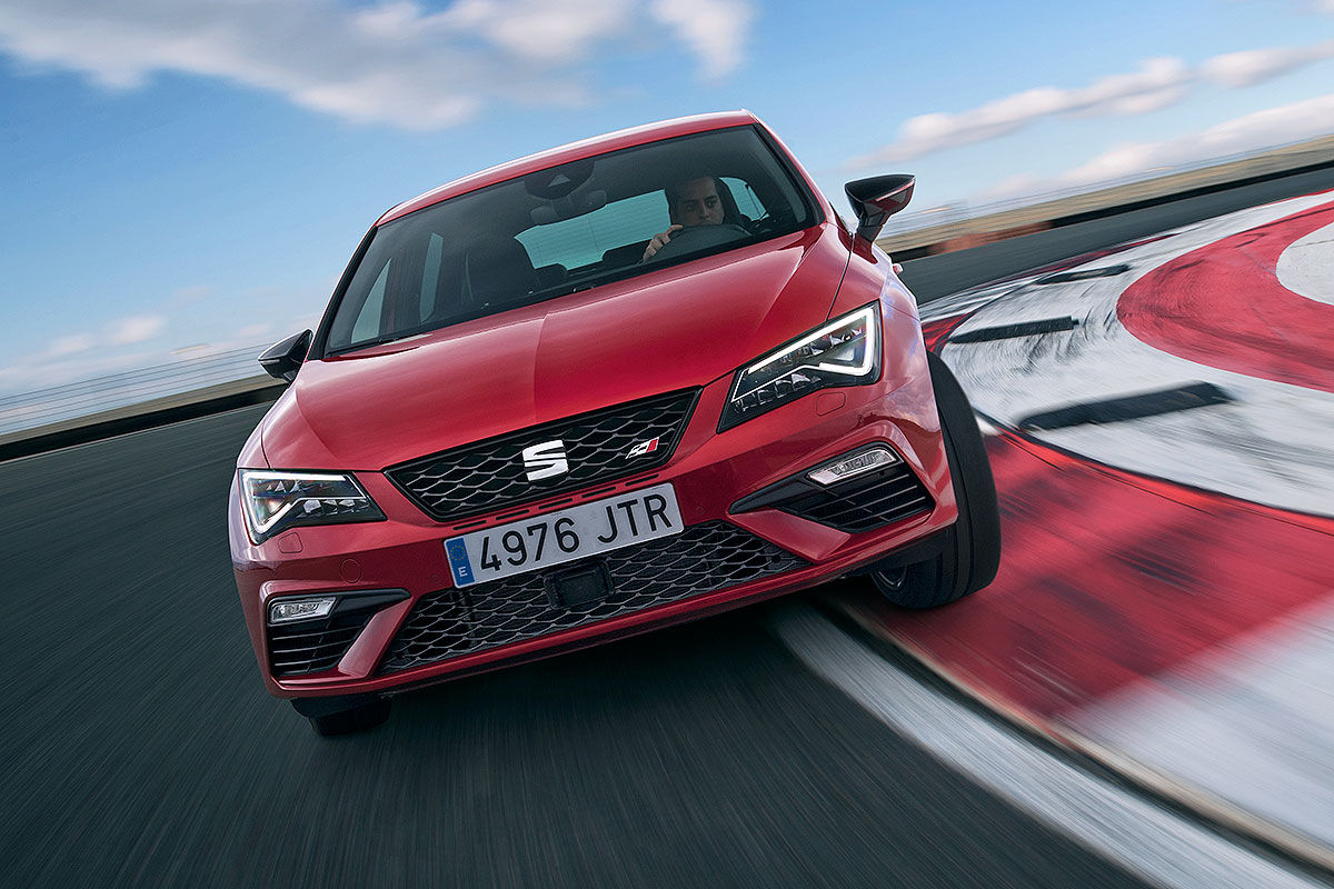 Namn:  Seat-Leon-Cupra-Facelift-2017-Vorstellung-1200x800-0a26d77e10692753.jpg
Visningar: 2556
Storlek:  183.6 KB