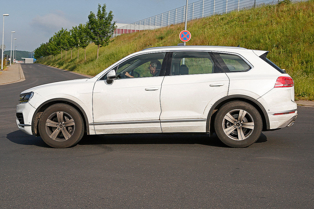 Namn:  So-kommt-der-neue-VW-Touareg-2017-1200x800-a5f74b6842a06c85.jpg
Visningar: 647
Storlek:  284.8 KB