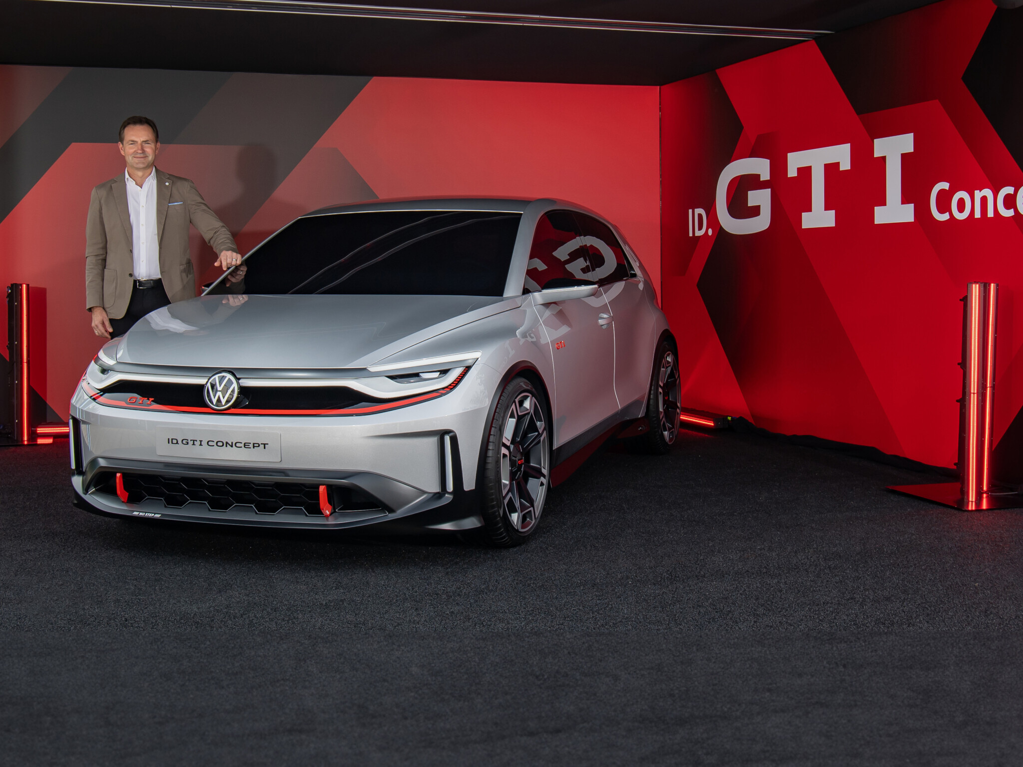 Namn:  2024-volkswagen-id-gti-concept-volkswagen-golf-id-gti-concept-whichcar-australia-18.jpg
Visningar: 240
Storlek:  578.2 KB