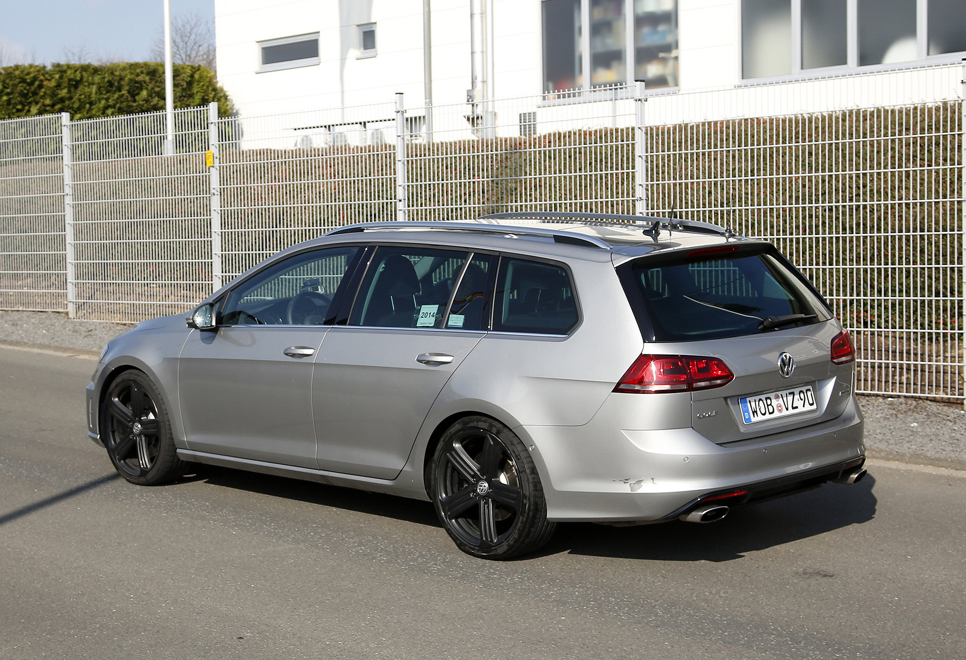 Namn:  volkswagen-golf-r-variant-wagon-006.jpg
Visningar: 2639
Storlek:  732.1 KB